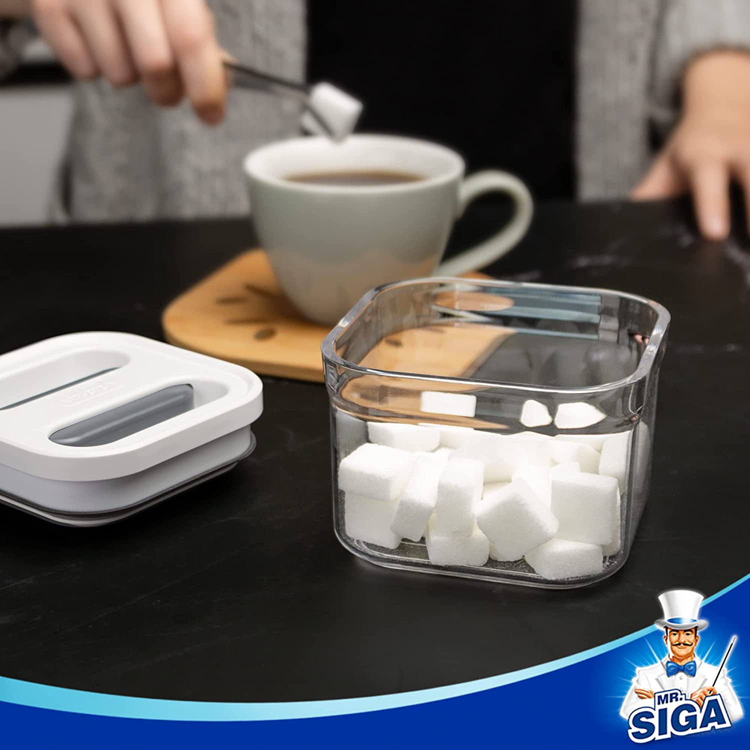 MR.SIGA 8 Piece Airtight Food Storage Container Set, One-Handed Airtight Plastic Containers with Lids for Cereal, Spaghettie, Pasta,White